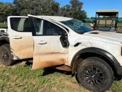 [VIDEO] Nhân viên đại lý Ford thử đến “nát” cả chiếc Ranger Raptor mới của khách