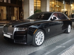 Sài Gòn: Cận cảnh Rolls-Royce Ghost thế hệ mới tông màu kép với đường coachline đặc biệt