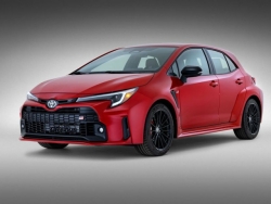 Toyota GR Corolla 2023: Hatchback hiệu suất cao mạnh 300 mã lực chính thức trình làng