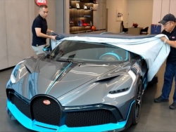 Sở hữu cả Bugatti Chiron và Divo siêu đắt đỏ nhưng đại gia Malaysia chỉ đi làm bằng xe bình dân