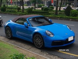 Sài Gòn: Porsche 911 Carrera Cabriolet màu xanh dương về chung nhà với Bentley Mulsanne hàng hiếm