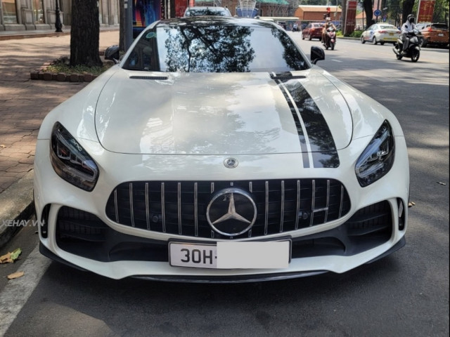 Cận cảnh Mercedes-AMG GT R đầu tiên đeo biển số Hà Nội