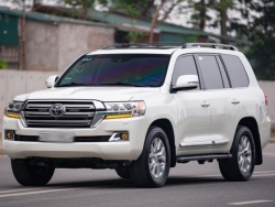 Toyota Land Cruiser đời 2016 được rao bán gần 4,9 tỷ đồng, cao hơn xe đời mới