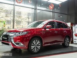 Mitsubishi Outlander đời 2022 ưu đãi lên đến 126 triệu đồng tại đại lý