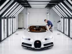 Bugatti dành tới 700 giờ để sơn thủ công mỗi chiếc Chiron