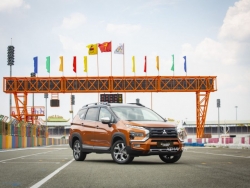 “Vén màn” Mitsubishi Xpander Cross 2023: Giá từ 698 triệu đồng