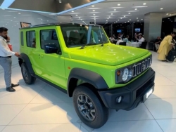 Suzuki Jimny 5 cửa đã có mặt tại đại lý: Vừa ra mắt đã nhận được 20.000 đơn đặt cọc