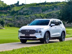 Hyundai Santa Fe giảm sâu tới 185 triệu đồng tại đại lý, khách hàng tha hồ “bắt đáy”