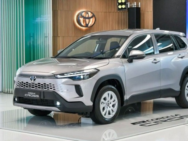 Toyota Corolla Cross 2024 bị "bia kèm lạc" từ 20 - 25 triệu đồng