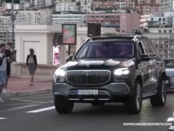 Chiếc Mercedes-Maybach GLS 600 "nhún nhảy" trên phố khiến nhiều người chú ý