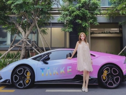 Chiếc Lamborghini Huracan màu sơn trắng hồng độc lạ của Hot Girl Hạnh Sino