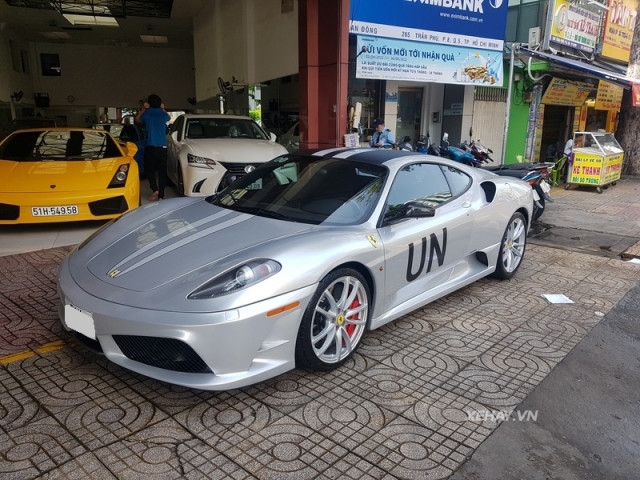 "Ngựa già" Ferrari 430 Scuderia của ông Đặng Lê Nguyên Vũ "lột xác" với màu bạc cá tính