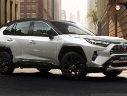 Vừa nâng cấp năm ngoái, Toyota RAV4 tiếp tục có bản facelift 2023