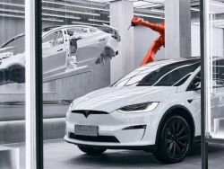 Xe điện Tesla được lắp ráp hoàn chỉnh chỉ trong 45 giây