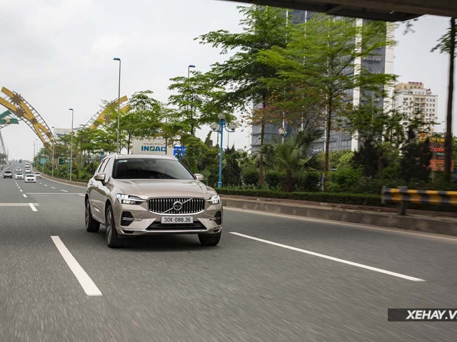 Volvo XC60 Ultimated Recharge: Có xứng là “Xe của năm 2022”