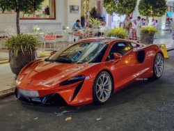 Bắt gặp “kiệt tác” McLaren Artura thả dáng trên đường phố Sài Gòn