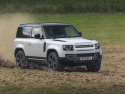 Land Rover Defender 2022 bứt phá giới hạn với phiên bản động cơ V8 hoàn toàn mới