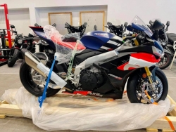 Siêu mô tô Aprilia RSV4 1100 Factory 2021 đầu tiên đặt chân đến Việt Nam