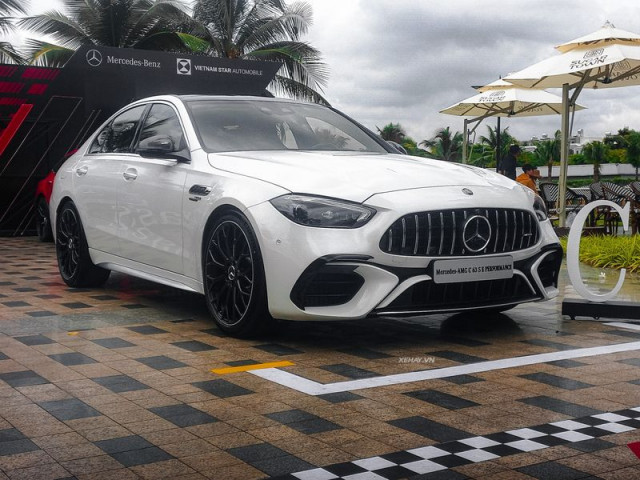 Chiếc Mercedes-AMG C 63 S E Performance đầu tiên xuất hiện tại Việt Nam