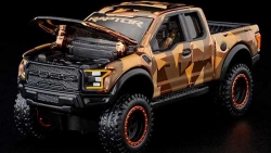 Bán tải hiệu suất Ford F-150 Raptor giữ nguyên vẻ hầm hố và cá tính dù chỉ là mô hình đồ chơi