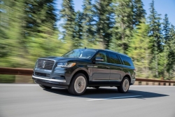 Lincoln Navigator 2022 ra mắt: Lần đầu tiên có công nghệ lái bán tự động, cạnh tranh Cadillac Escalade