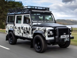 Khám phá Land Rover Classic Defender Works V8 Trophy II 2023 - Bản đặc biệt chỉ có 25 chiếc