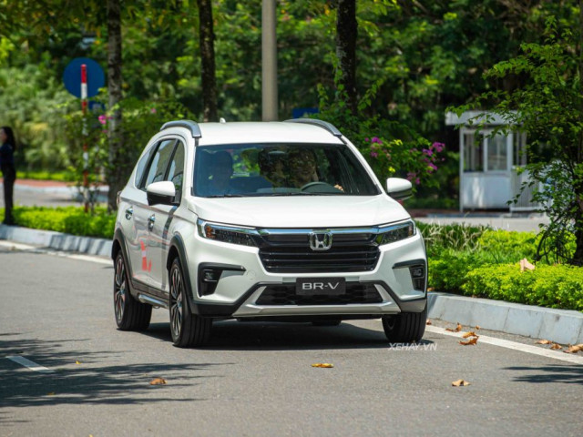 Khách hàng mua Honda BR-V được nhận quà tặng giá trị nhân dịp ra mắt