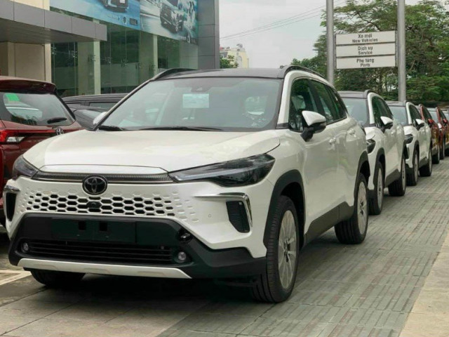 Toyota Corolla Cross 2024 "cập bến", sẵn sàng bàn giao cho khách hàng