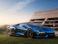 Ngắm nhìn Lamborghini Revuelto với lớp sơn tốn gần 500 giờ để hoàn thiện