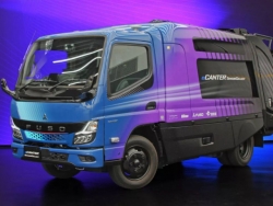 Mitsubishi Fuso ra mắt xe chở rác tự hành