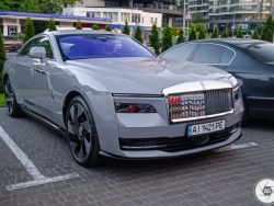 Cận cảnh chiếc Rolls-Royce Spectre đầu tiên tại Ukraine