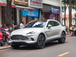 Cận cảnh siêu SUV Aston Martin DBX “dạo chơi” trên phố