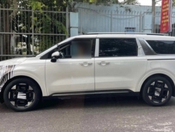 Kia Carnival facelift xuất hiện tại Việt Nam: Có thể được thêm bản hybrid