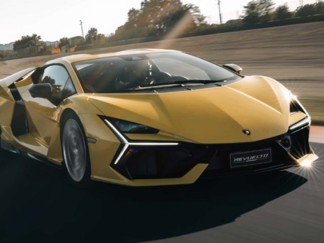 Lamborghini liên tiếp phá kỷ lục về doanh số