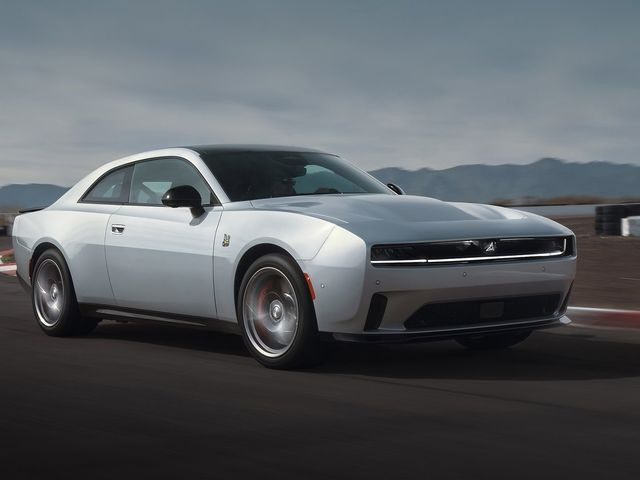 Dodge Charger Daytona thuần điện có giá từ 1,5 tỷ VNĐ