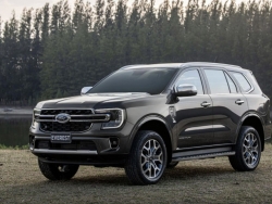 Ford Everest 2022: Khách hàng nhận xe trong tháng 9 phải kèm "lạc" 180 triệu đồng