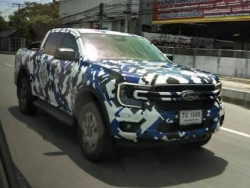 Ford Ranger 2022 bất ngờ lộ diện trên đường phố với thiết kế đầu xe pha trộn Maverick và F-150