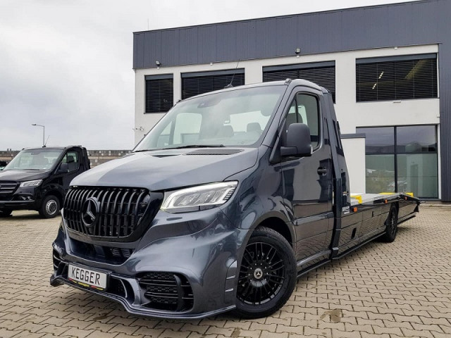 Mẫu xe cứu hộ Mercedes-Benz Sprinter sắp được đưa về nước, phục vụ cho việc vận chuyển siêu xe