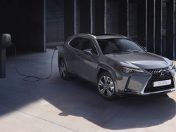 Lexus UX 300e 2023 nâng cấp về trang bị, phạm vi di chuyển lên đến 450 km/ lần sạc