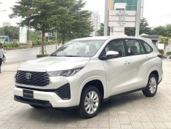 Đại lý bán Toyota Innova Cross “kèm lạc” 30-50 triệu đồng