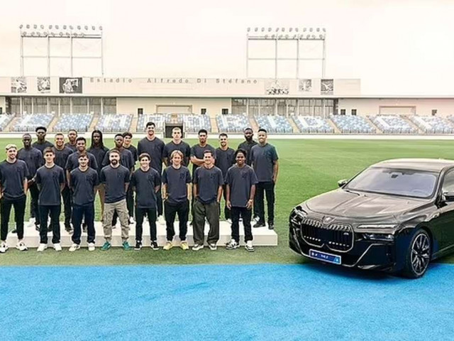 Dàn sao Real Madrid nhận loạt xe điện BMW mới