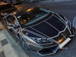 Sài Gòn: "Chạm mặt" Lamborghini Huracan dán decal crôm tạo hiệu ứng 3D độc đáo, siêu hút mắt