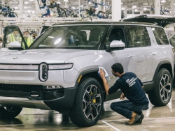 Hai chiếc Rivian R1S đầu tiên đã được bàn giao đến tay người dùng là CEO và CFO của hãng