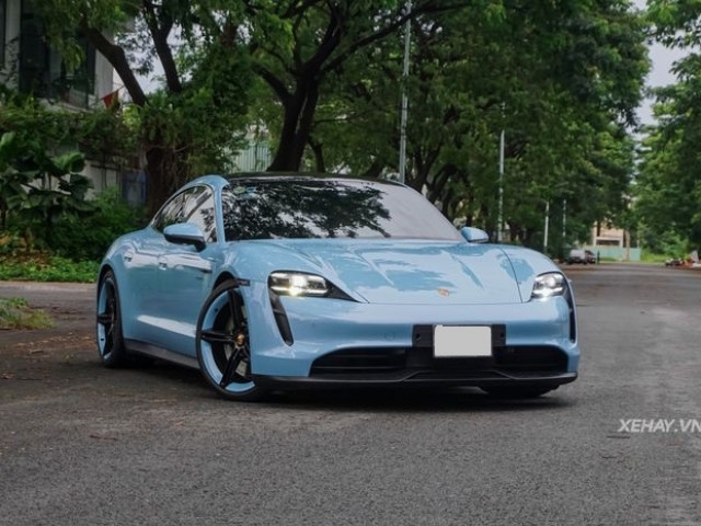 Đắm chìm trong vẻ đẹp của Porsche Taycan 4S màu Frozen Blue Metallic cực hiếm tại Việt Nam