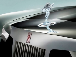 Nam thanh niên bị bắt đền gần 1 tỷ VNĐ, vì làm hỏng logo của Rolls-Royce Ghost