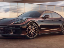 Porsche Panamera 2024 phiên bản đặc biệt với lớp sơn làm từ vàng thật