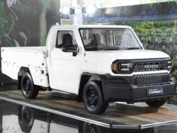 Toyota Hilux Champ 2024 ra mắt, giá từ 317 triệu VNĐ