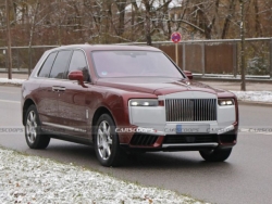 Hé lộ thiết kế Rolls-Royce Cullinan bản nâng cấp giữa vòng đời