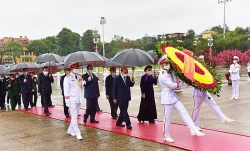 Lãnh đạo Đảng, Nhà nước và thành phố Hà Nội viếng Chủ tịch Hồ Chí Minh, dâng hương tưởng niệm các anh hùng liệt sĩ