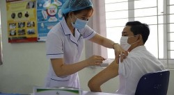 Rà soát, đẩy nhanh tiến độ tiêm vaccine phòng COVID-19 mũi 3 cho người từ 18 tuổi trở lên